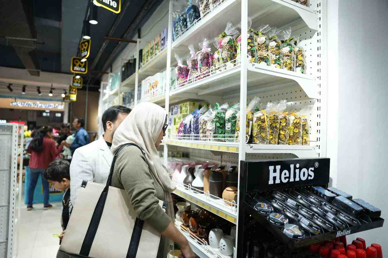 99nine-store-customer-image